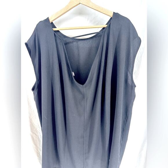 Halogen 3X Women's Black Sleeveless Top with peekaboo back - Picture 2 of 4